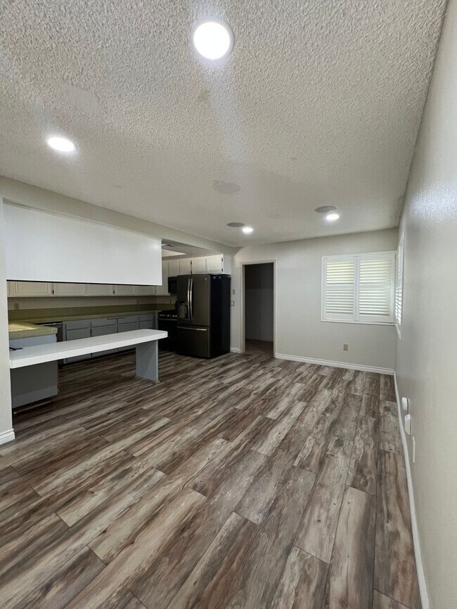 Building Photo - Beautiful upgraded 3b/2b home for rent in ...