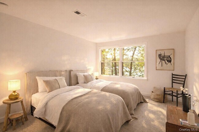 Building Photo - 15 Lake View Ct