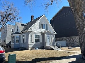 Building Photo - 6 11th St S