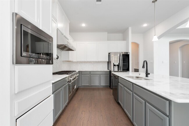 Building Photo - 1303 Gardenia Dr