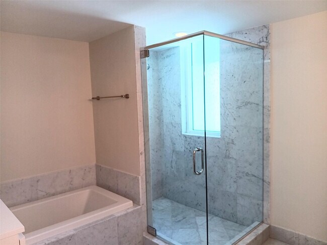 Building Photo - 253 NE 2nd St