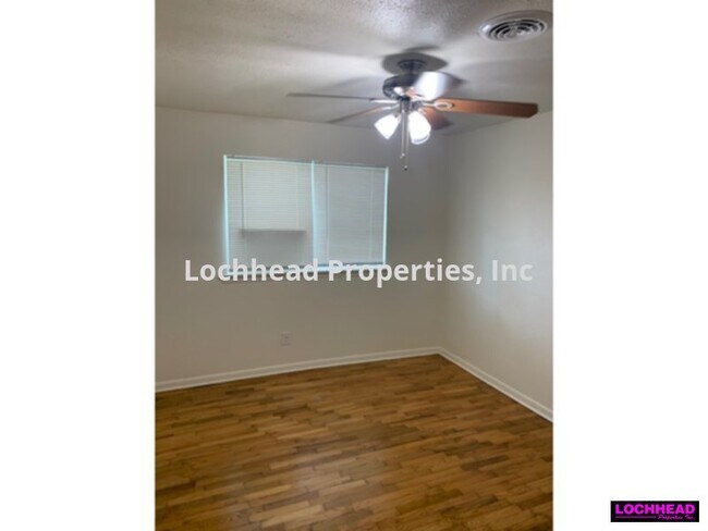 Building Photo - 3525 Moon Dr
