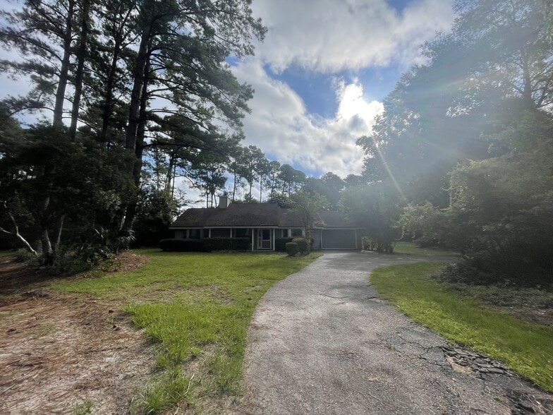 Building Photo - 54 Sugaree Dr