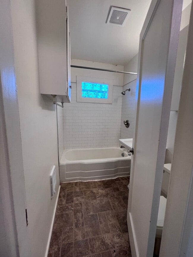 Building Photo - 1506 9th St