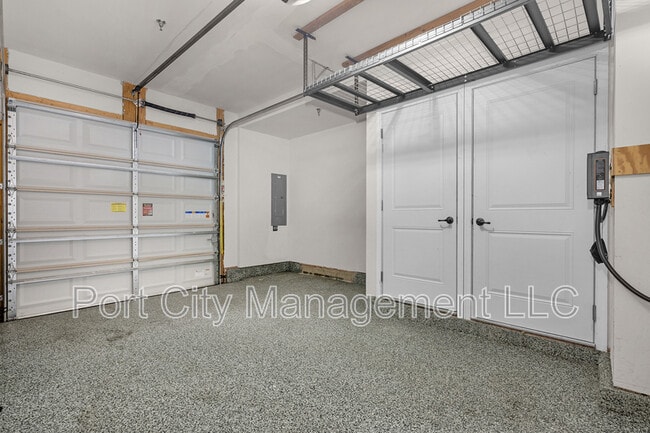 Building Photo - 133 S Macon St.