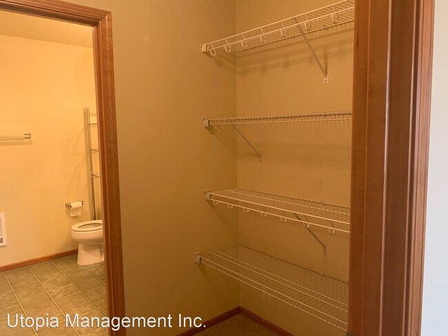 Building Photo - 2 br, 2.5 bath House - 4051 Eliza Ave #102
