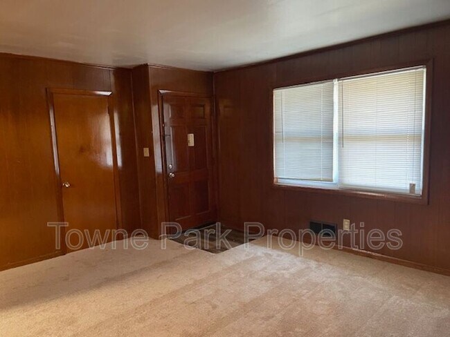 Building Photo - 1753 Davidson Dr