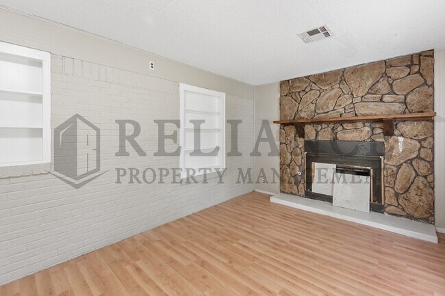 Building Photo - 1128 N Estelle St