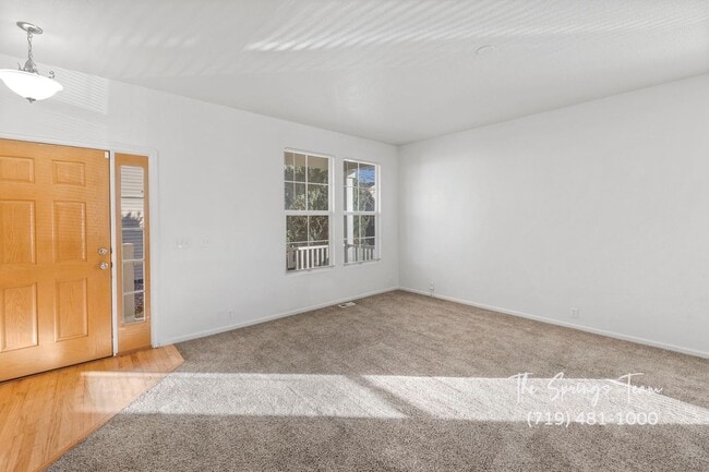 Building Photo - SPACIOUS 3BD/2.5BA TOWNHOME at THE BLUFFS AT SPRING CREEK with A/C **$500 move-in credit with a 1...