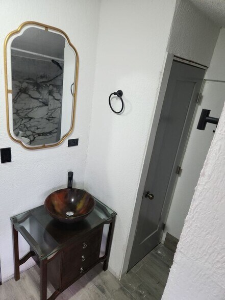 Building Photo - 219 S Alabama Ave