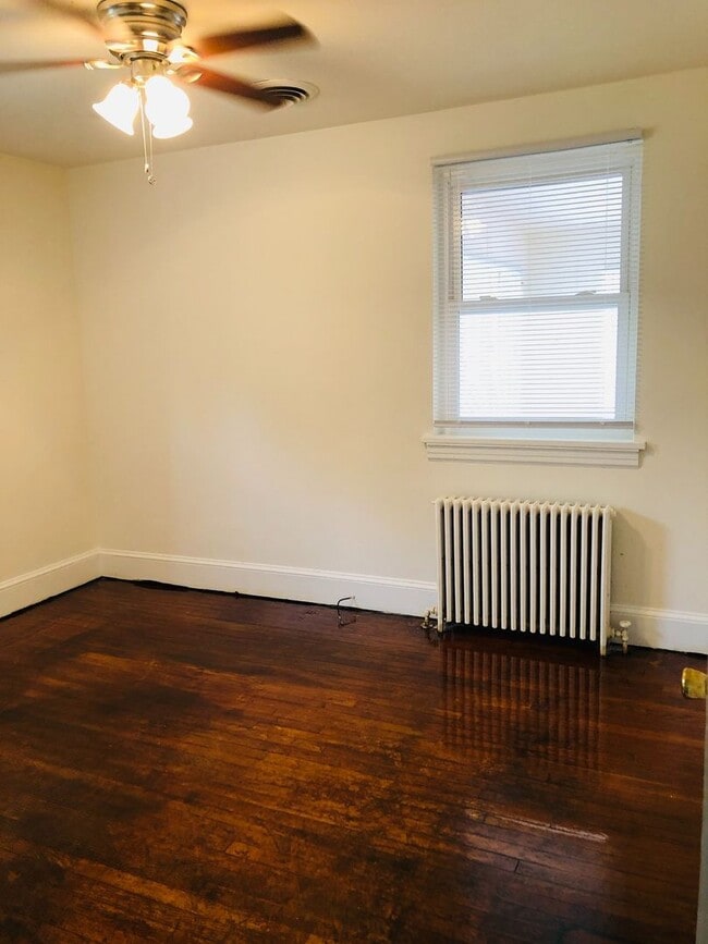 Building Photo - Adorable 3 bdrm/1.5 bath Home on a Corner ...