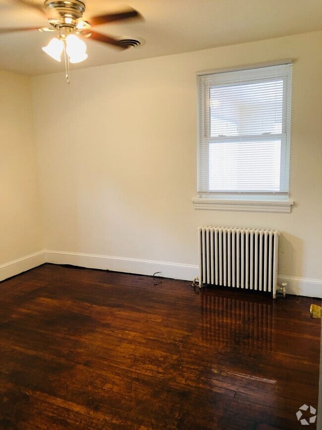 Building Photo - Adorable 3 bdrm/1.5 bath Home on a Corner ...