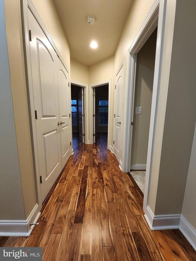 Building Photo - 15886 Mackenzie Manor Dr