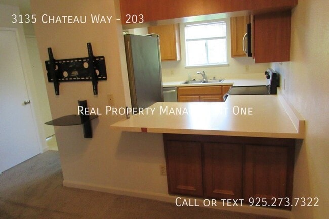 Building Photo - 3135 Chateau Way