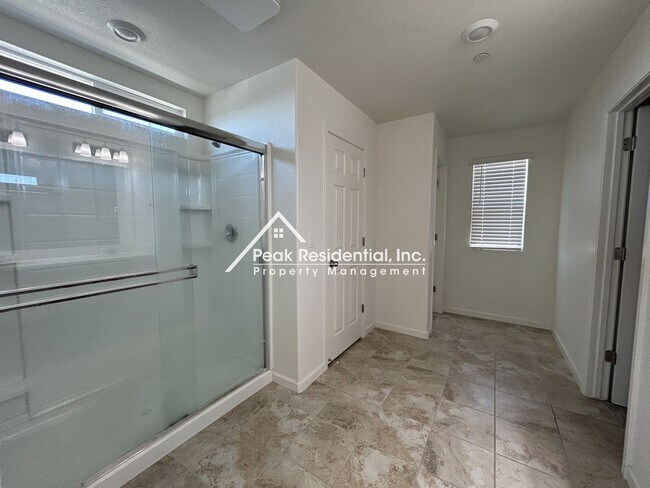 Building Photo - Beautiful Newer Folsom 4bd/2.5ba in Gated Community!
