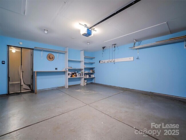 Building Photo - 910 Torsion Lane