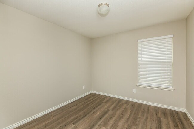 Building Photo - 272 Spring Hollow Dr