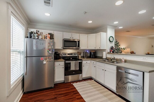 Building Photo - 1035 Barnett Shoals Rd