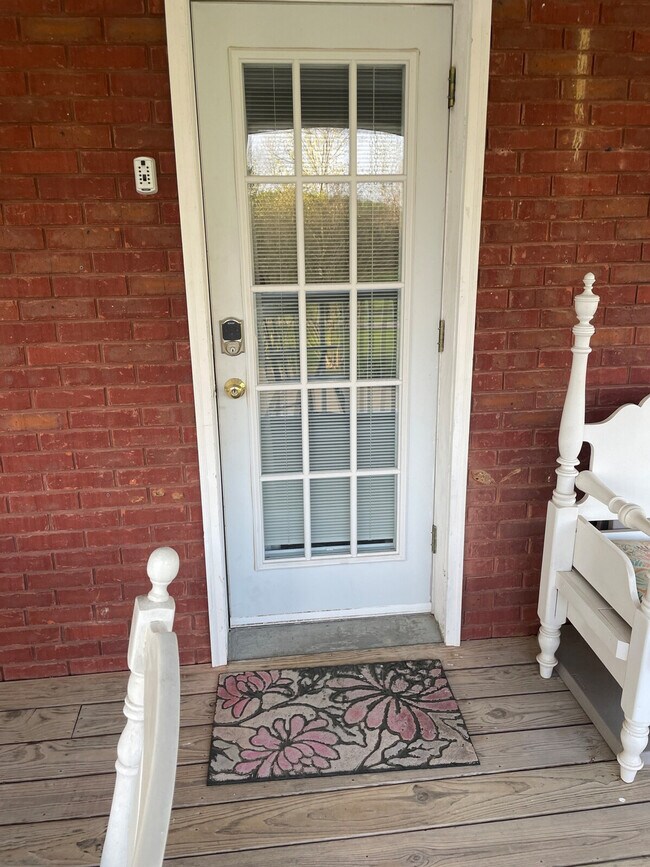 Building Photo - 198 Schools Dr