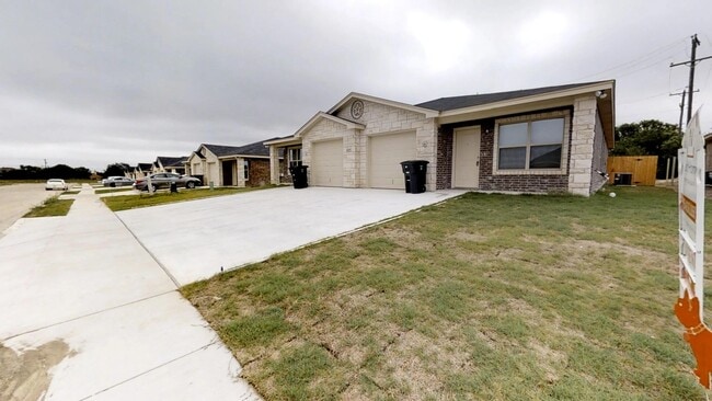 Building Photo - ALL TILE LUXURY DUPLEX IN KILLEEN CLOSE TO FORT HOOD ONLY $1395!!!!