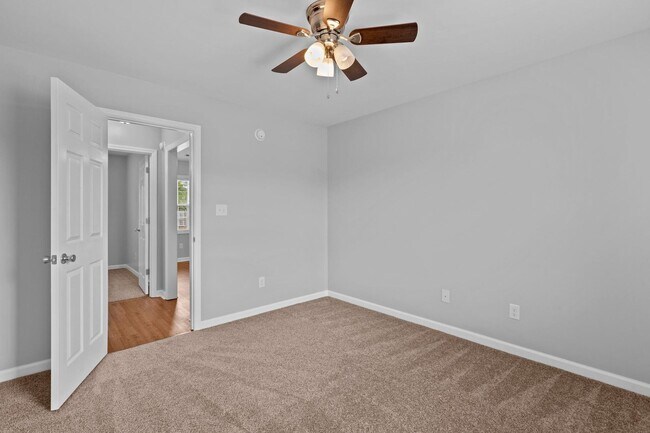 Building Photo - Ranch with fenced yard in Swansboro HS Dis...
