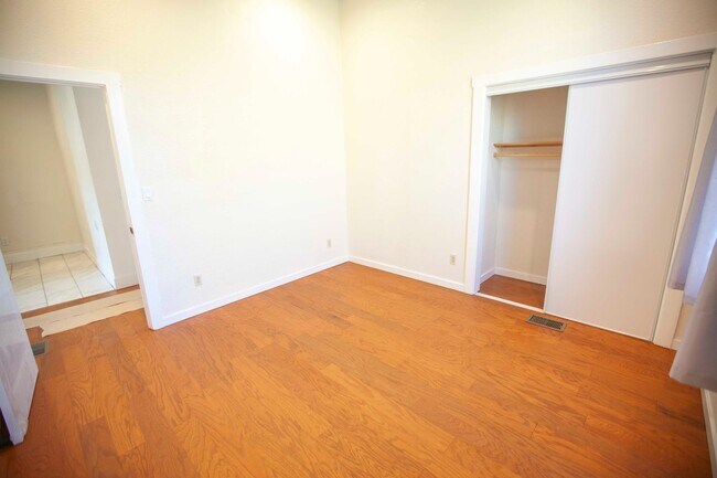 Building Photo - Charming Oceanveiw Renovated Single-Family...