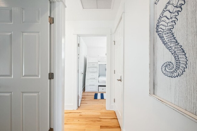 Building Photo - 110 E Blue Crab Loop