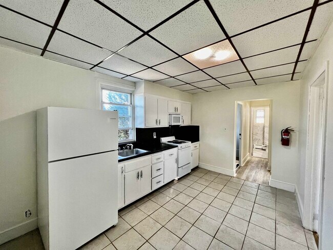 Building Photo - 455 Orient Way