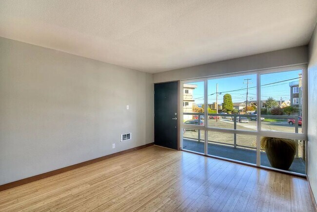 Building Photo - Location, Location, Location! - Modern one bedroom near Alki Point Lighthouse