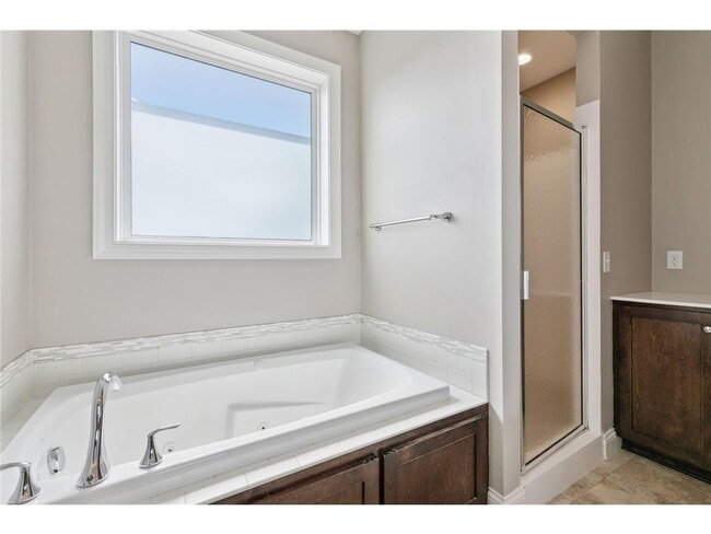 Building Photo - 16588 E Lake Dr