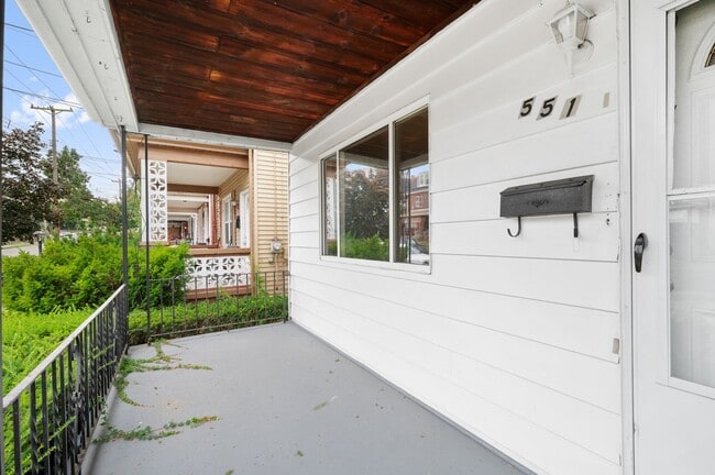 Building Photo - Stunning 4 bedroom home in Ambridge availa...