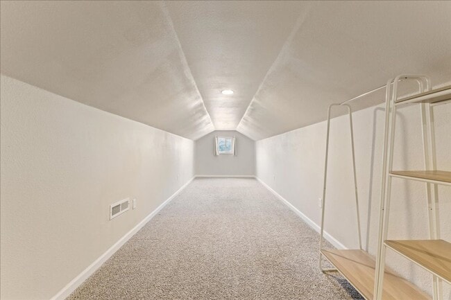 Building Photo - Remodeled 5 Bedroom Home Close to Boise St...