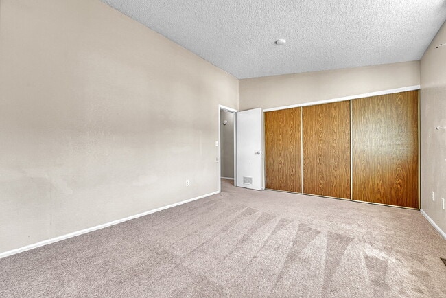 Building Photo - $2,050, 2-bed, 2.5-bath townhouse in the desirable location of Aurora, CO