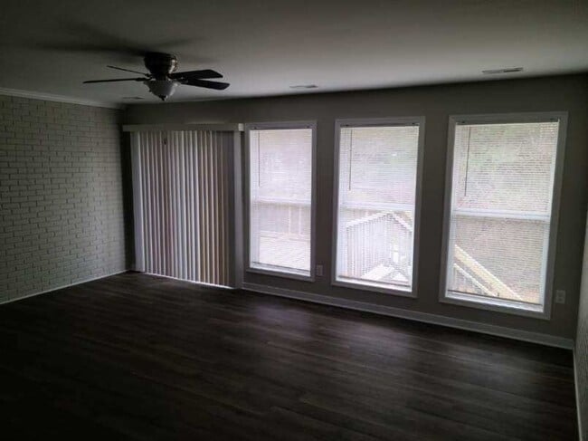 Building Photo - 2 Bed 1 Bath Rancher-Chesterfield -Courtho...