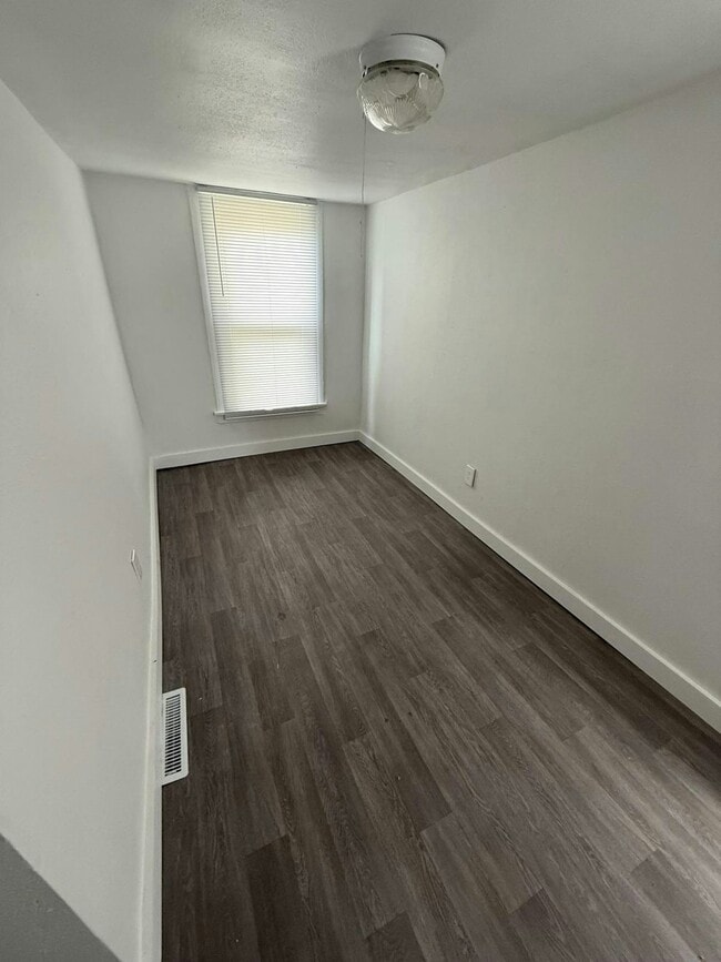 Building Photo - 415 9th Ave