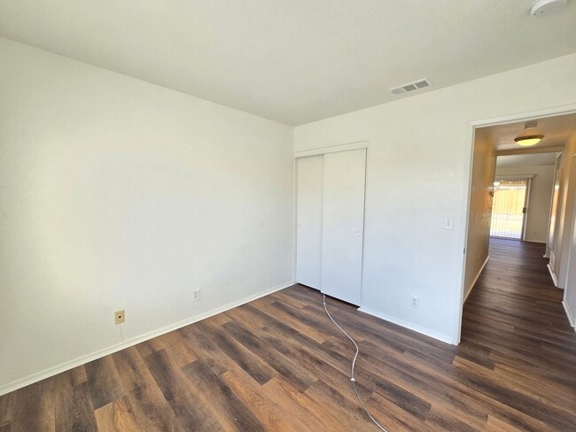 Building Photo - Beautiful 4-Bedroom / 2-bathroom Single-Family Home for Rent