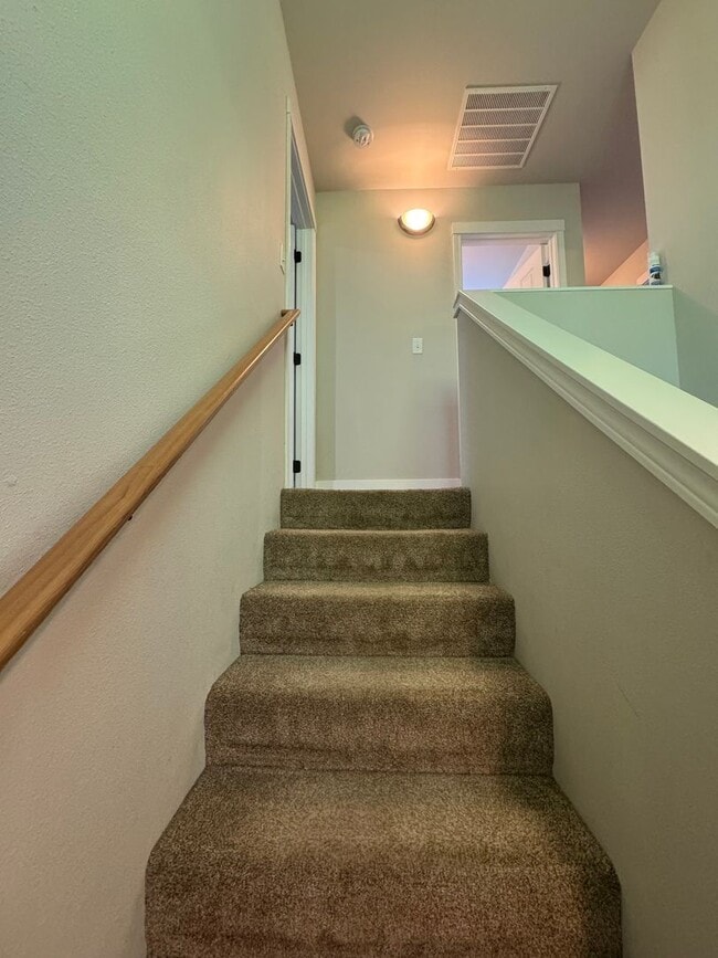 Building Photo - 3-Bed, 3-Bath Home for Lease w/ Rooftop De...