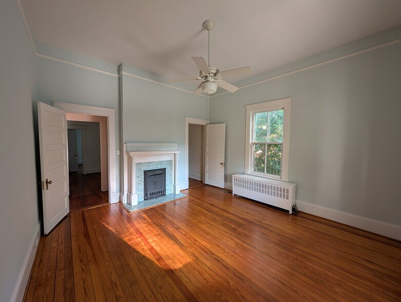 Master Bedroom - 809 Simpson St