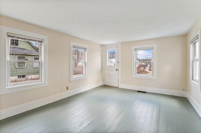 Building Photo - 52 Pine St