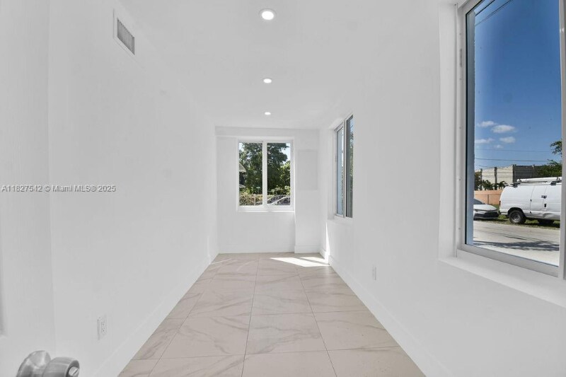Building Photo - 3025 NW 8th Ave