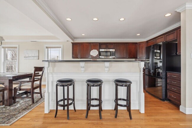 Building Photo - 9 Lowell St