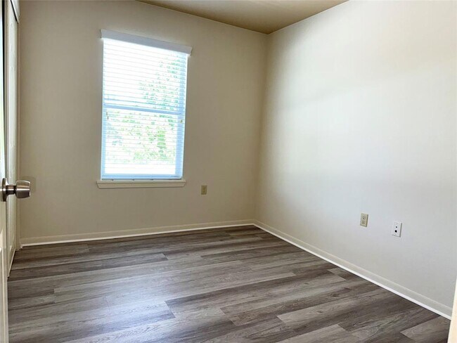 Building Photo - 10058 Emnora Ln