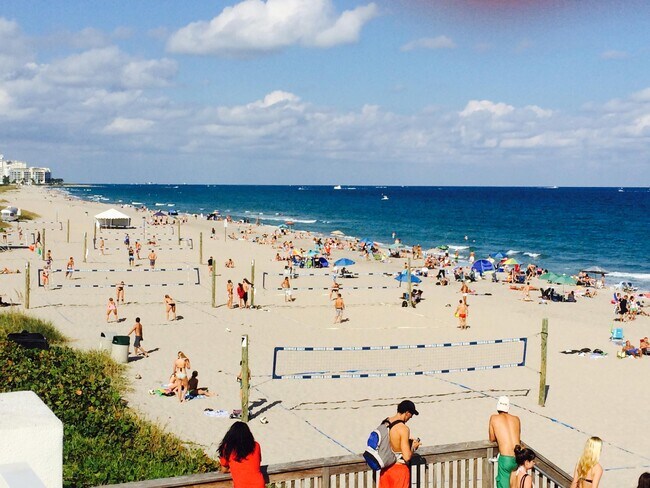 Building Photo - 2060 NE 1st St