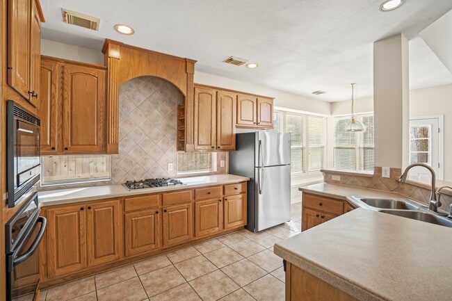 Building Photo - 5819 Brook Bend Dr