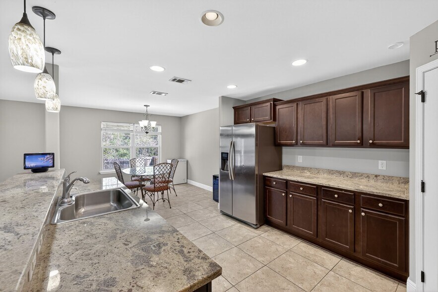 Building Photo - 118 Trailwood Ln