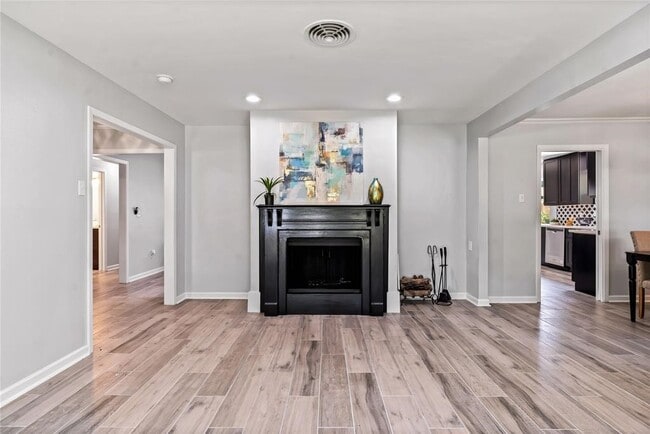 Building Photo - 1747 Maux Dr