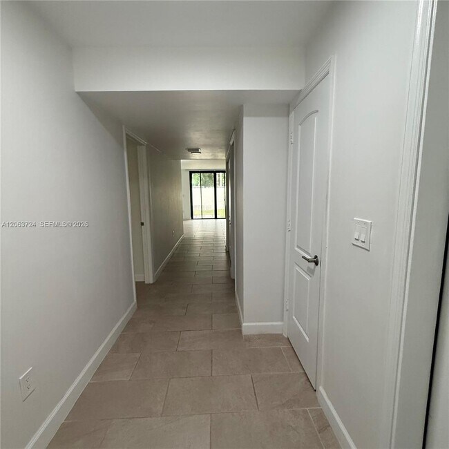Building Photo - 10672 SW 79th Terrace