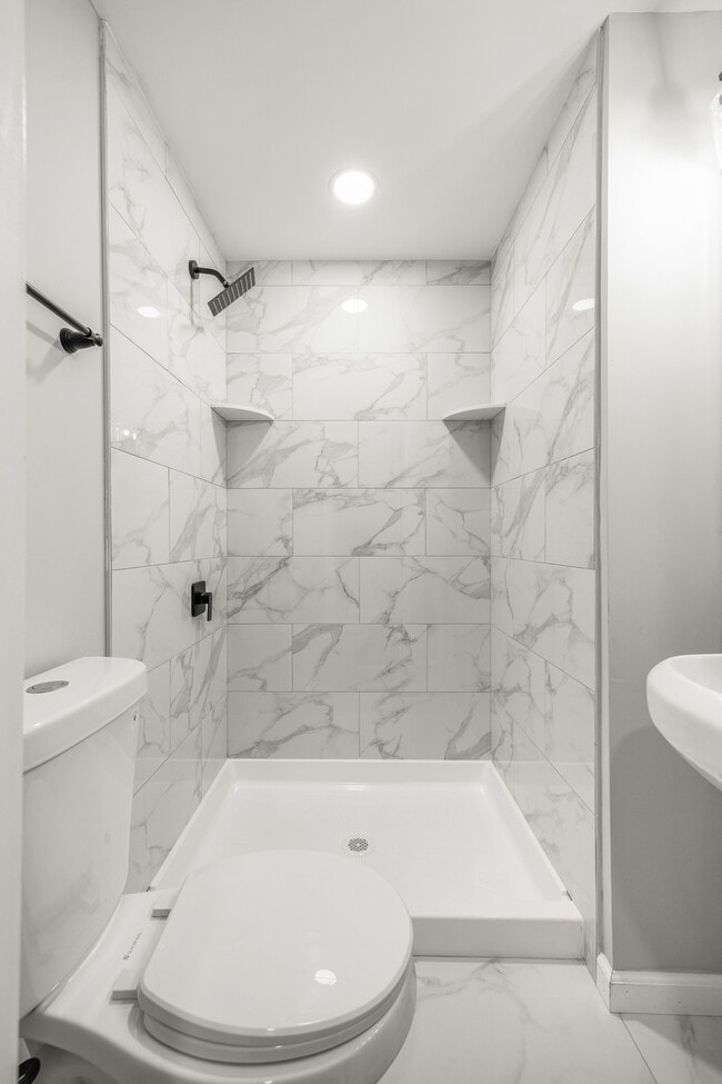 Building Photo - 515 Delamore Pl