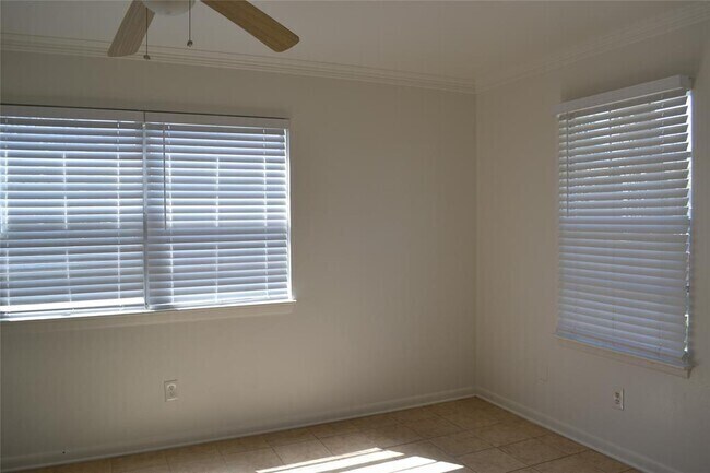 Building Photo - 13907 Nitida St