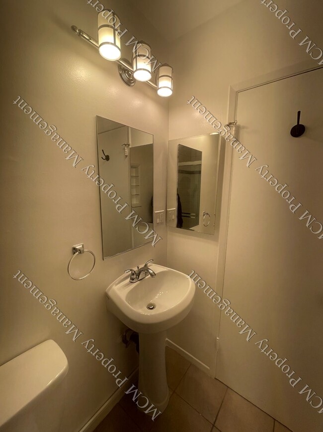 1317 #8 - Master Bath - 1317 N Sweetzer Ave